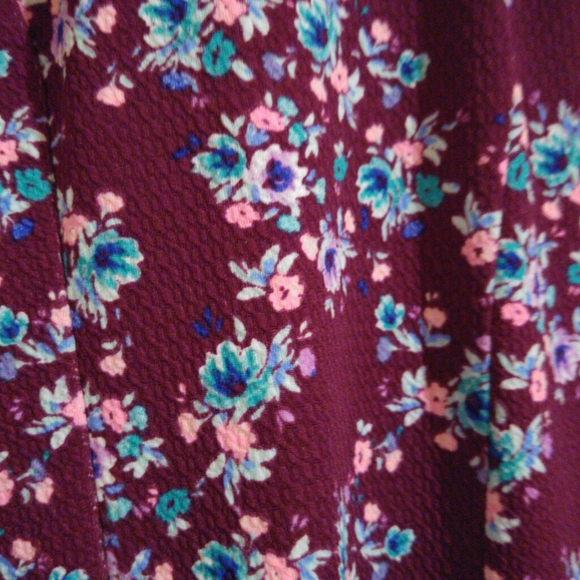 SO textured fit and flare floral halter dress size medium - Picture 4 of 7